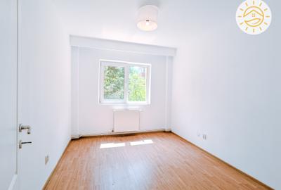 Apartament cu 4 camere decomandat în Răcădău