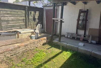Vând vila P+1, situată în zona Trocadero - 3