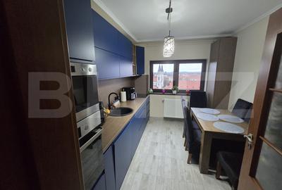 Apartament cu 4 camere semidecomandat, mobilat în Ultracentral