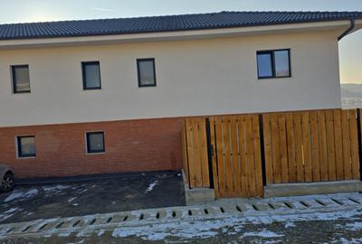 Duplex cu 4 camere în Chinteni