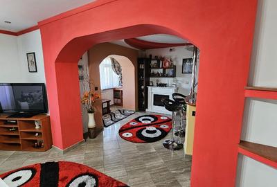 Apartament cu 5 camere decomandat, mobilat în Dumbrăveni