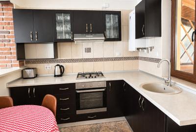 Vilă/ Casă 4 camere/ Andronache/ Cochetă/ Terasă/ Curte/ P+1 - 6