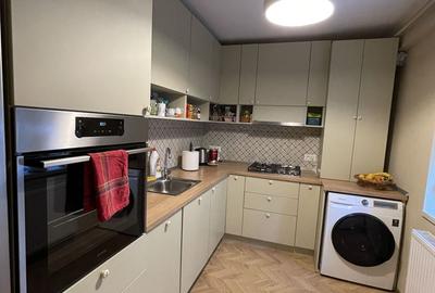 Piața Sf. Gheorghe | Decomandat | Renovat | Centrală proprie | Boxă 16 mp - 13