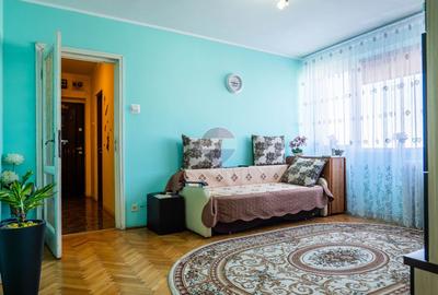 Apartament cu 3 camere semidecomandat, mobilat în Ștefan cel Mare