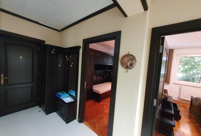 De inchiriat apartament  3  camere zona centrala- langa hotel Central - 2