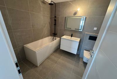 Apartament cu 3 camere decomandat în Sud