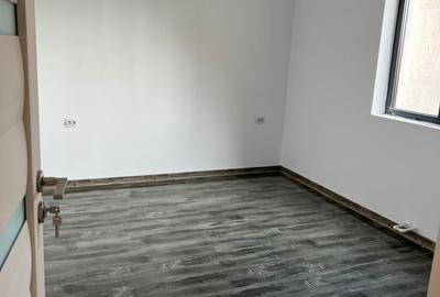Direct proprietar vând vilă  P+1 în Lumina - 5