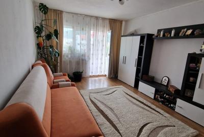 Apartament cu 3 camere decomandat, mobilat în Independenței