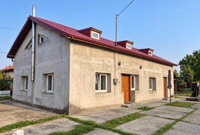 Casa in centrul comunei Tunari, la rosu - 1
