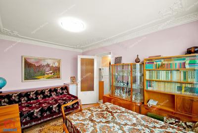 Apartament cu 3 camere semidecomandat în Micro 19