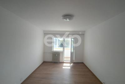 Apartament cu 3 camere decomandat în Eremia