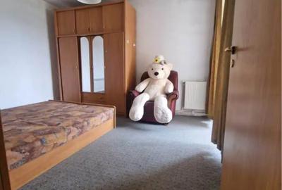 Apartament cu 3 camere, DECOMANDAT, zona Podu Ros - 5 minute de Palas - 5