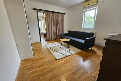 Apartament cu 2 camere semidecomandat în P-ța Victoriei