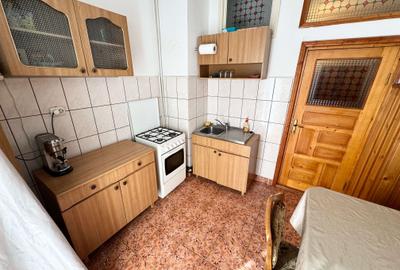 COPOU, langa Universitate, apartament 2 camere, spatios, decomandat, etaj 1 - 6