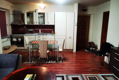 De inchiriat 3 camere - 1