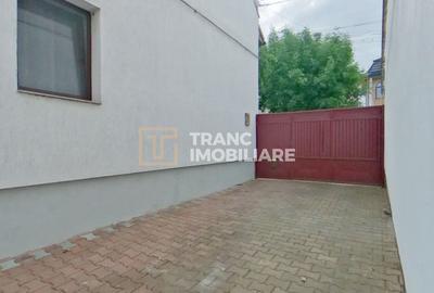 Casa de închiriat în Parneava / Curte spațioasă și confort - 3