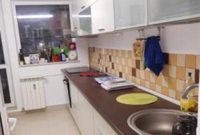 Apartament cu 3 camere semidecomandat în Central