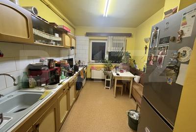 Apartament cu 4 camere semidecomandat, mobilat în Ultracentral