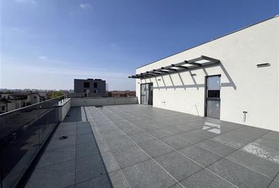 Apartament cu 5 camere decomandat în Iancu Nicolae
