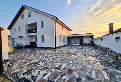 Casă individuală cu 7 camere în Rontău