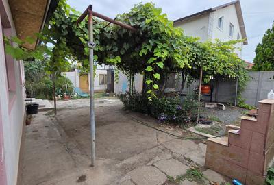 Schitu-Costinesti,casa,teren 547mp,17 m deschidere,situata langa gara,75000 euro - 4