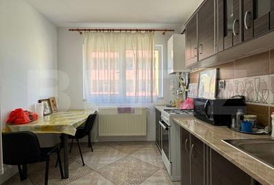 Apartament cu 2 camere semidecomandat, mobilat în Florești