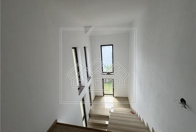 Casă individuală cu 6 camere în Exterior Vest