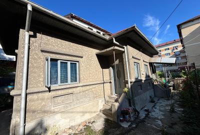 Casă individuală cu 2 camere în Cartierul Traian