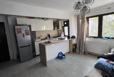 Apartament cu 4 camere semidecomandat, mobilat în Berceni