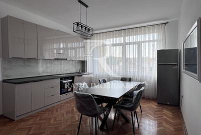 Apartament cu 3 camere decomandat, mobilat în Spitalul Județean