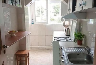 Apartament cu 2 camere decomandat, mobilat în Tractorul
