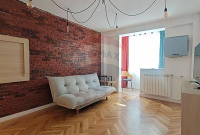 Apartament cu 2 camere semidecomandat, mobilat în Tei