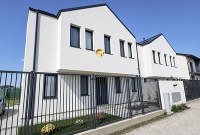 Casă cu 4 camere în Otopeni