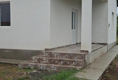 Casă individuală cu 3 camere în Lumina