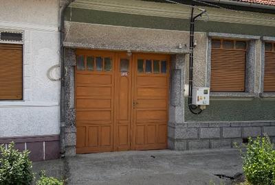 Casă individuală cu 6 camere în Iablanița