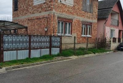 Casă individuală cu 5 camere în Mihai Viteazu