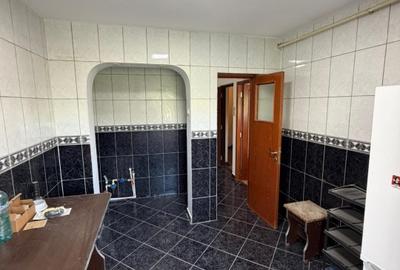 Apartament 3 camere, decomandat - 2