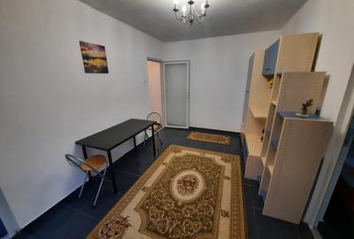 Apartament cu 2 camere semidecomandat, mobilat în Tătărași