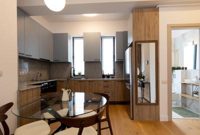 Apartament cu 4 camere decomandat în Aviației