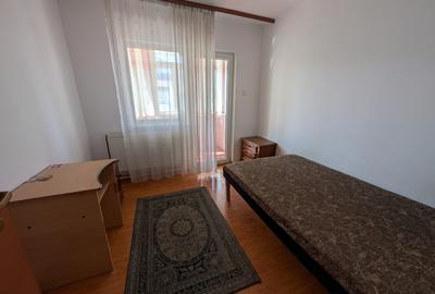 De închiriat 3 camere Piata Sud - 6