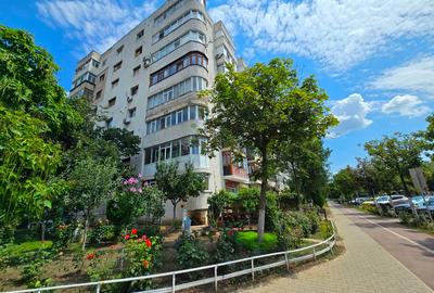 Apartament cu 3 camere în 1 Decembrie