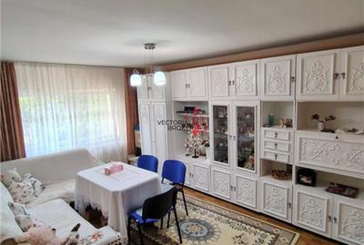 Apartament cu 3 camere decomandat în Colentina