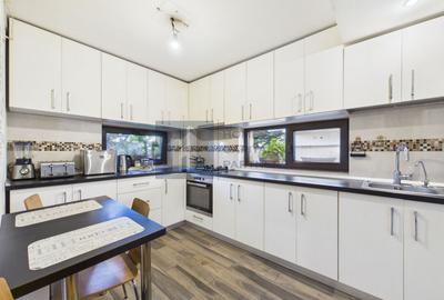 Duplex cu 5 camere în Domnești