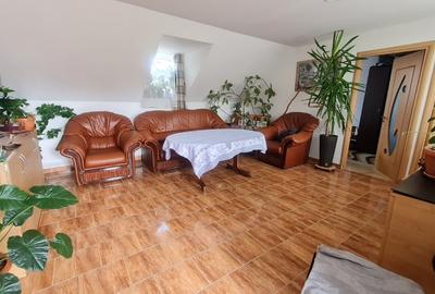 Casa formata din doua apartamente, cu curte de 450 mp, in zona Trei Stejari - 13