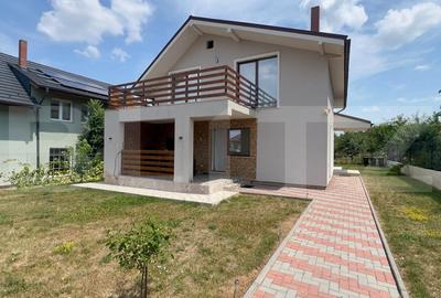 Casă individuală cu 5 camere în Dezmir