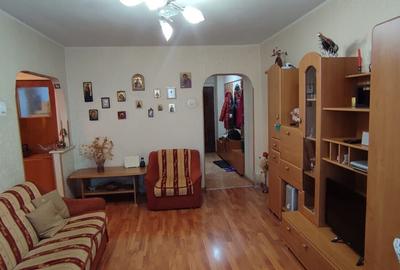 Apartament cu 3 camere decomandat, mobilat în Obor
