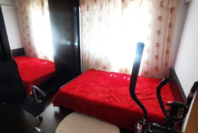Apartament cu 2 camere decomandat în Micro 17