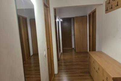 Apartament cu 3 camere decomandat în Dristor