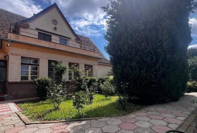 Casă individuală cu 5 camere în Hălchiu