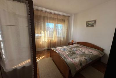 Apartament cu 3 camere semidecomandat, mobilat în Centrul Civic